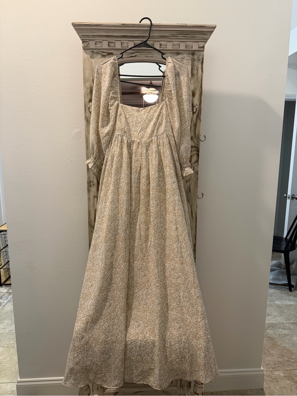 Storia Cream Floral Maxi Dress